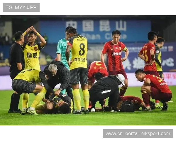 谢鹏飞热身赛受伤离场，伤情有待进一步评估